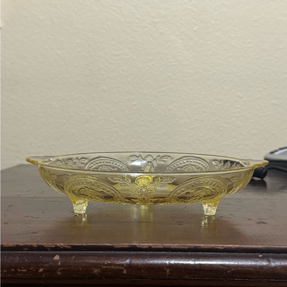 Indiana Glass Yellow Horseshoe 3-Part Divided Relish Dish